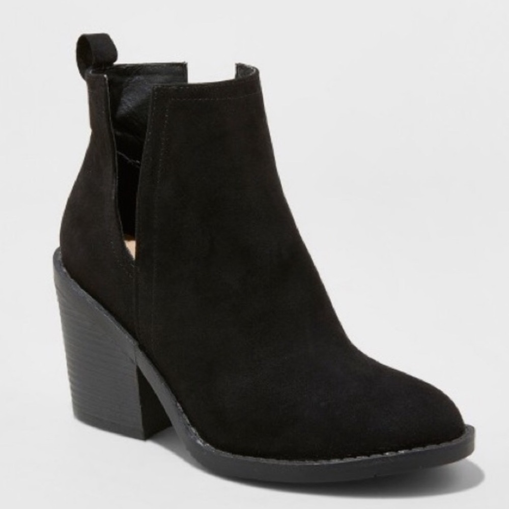 Black Chunky Heel Ankle Boots/Booties - Women’s 9.5